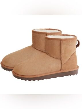 The Classic Mini Genuine Shearling Tan Women's Boots Size 9